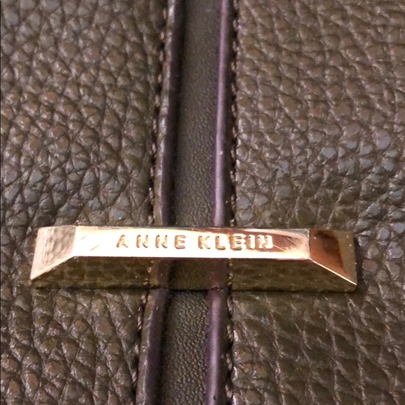 Handbags - Picture 5 of 6